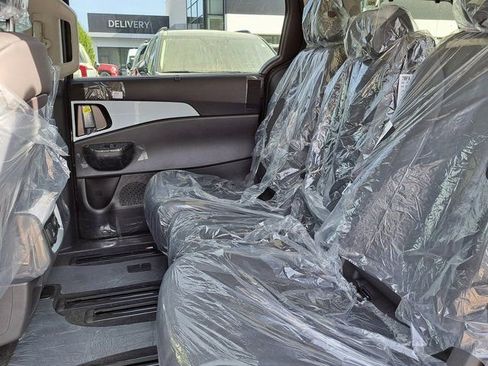 New 2026 Kia Carnival SX w/ SX Dark Edition Package FWD image 13