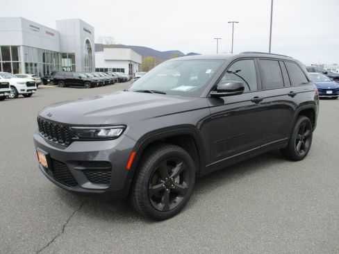 Certified 2023 Jeep Grand Cherokee Altitude AWD/4WD image 1