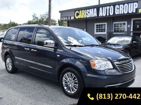Used 2014 Chrysler Town & Country Touring-L FWD image 1