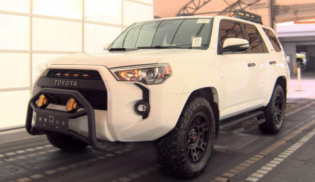 Used 2022 Toyota 4Runner SR5 Premium w/ Moonroof Package AWD/4WD image 1