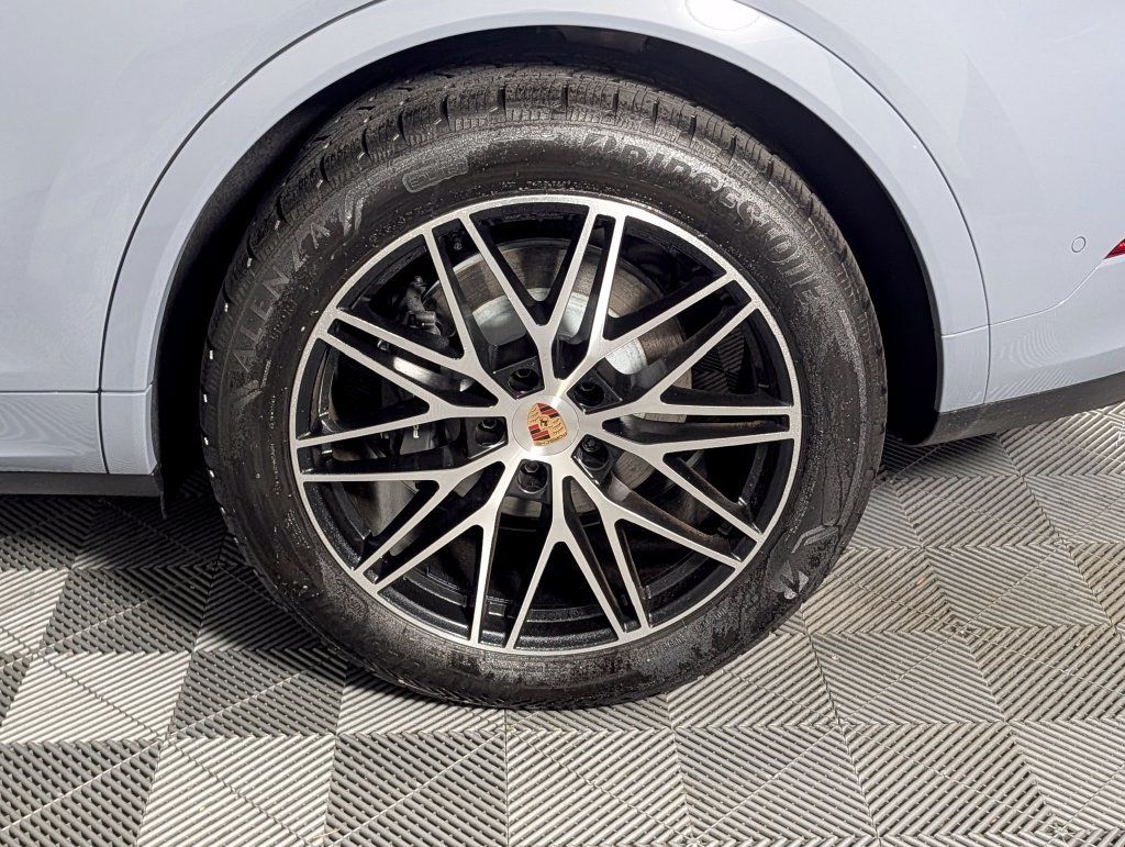 New 2026 Porsche Cayenne Coupe AWD/4WD image 12