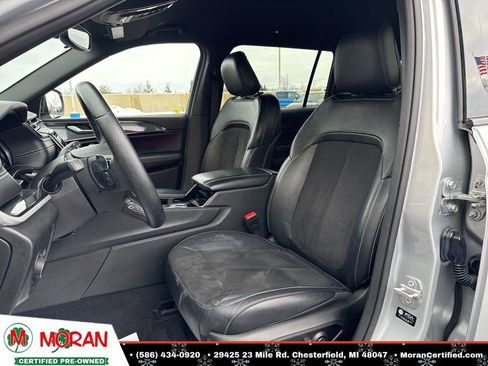 Used 2022 Jeep Grand Cherokee L Laredo image 11