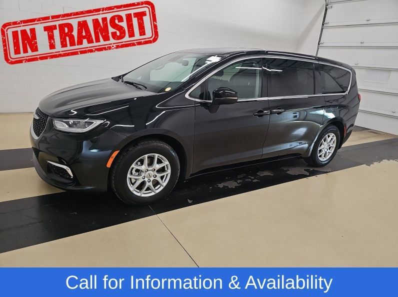 Used 2023 Chrysler Pacifica Touring-L FWD image 1