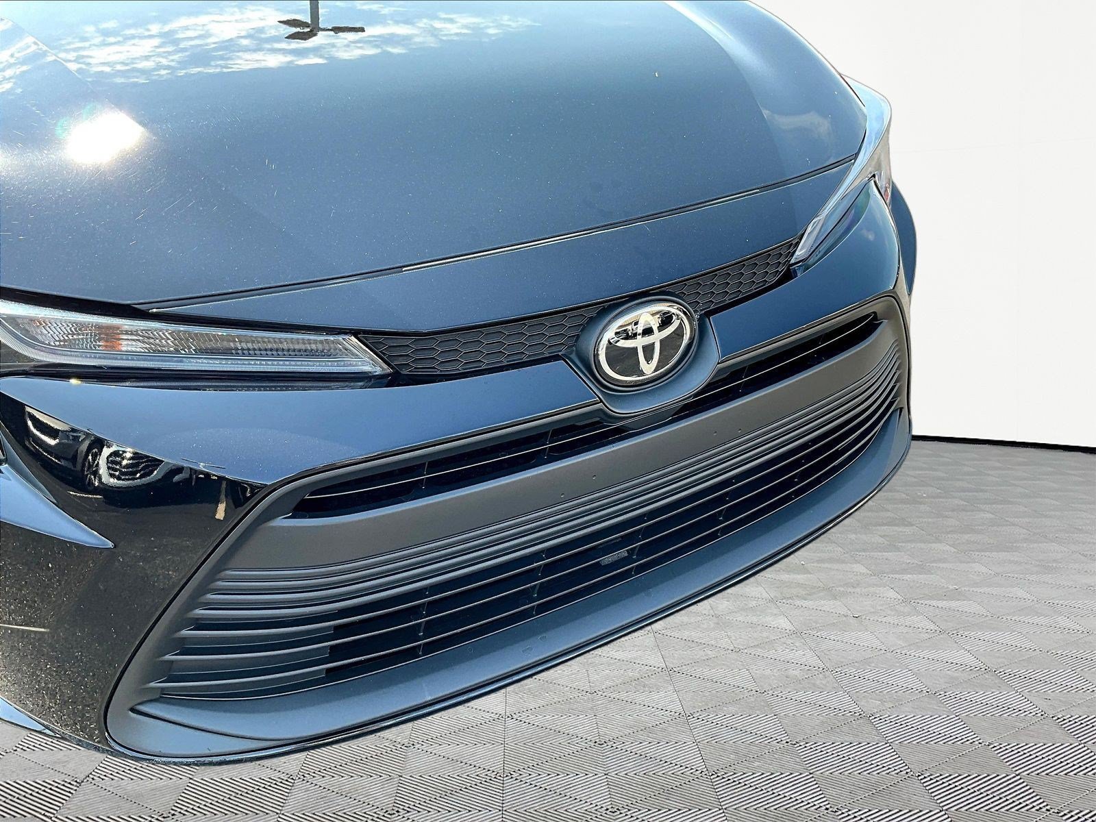 Used 2025 Toyota Corolla LE FWD image 33