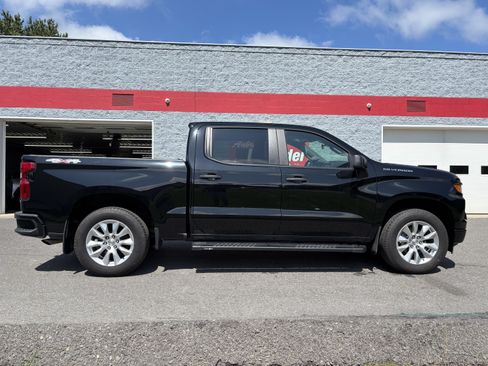 Used 2024 Chevrolet Silverado 1500 Custom AWD/4WD image 2
