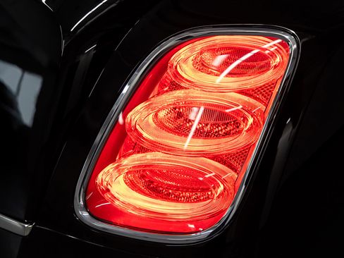 Used 2016 Bentley Mulsanne RWD image 23