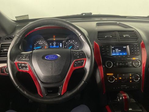 Certified 2019 Ford Explorer XLT image 18