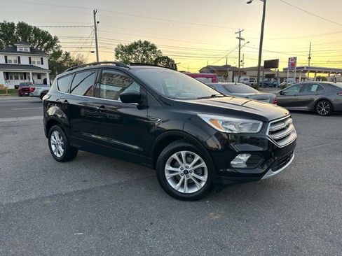 Used 2018 Ford Escape SE image 2