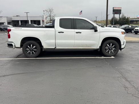 Used 2020 Chevrolet Silverado 1500 Custom w/ Custom Value Package image 5