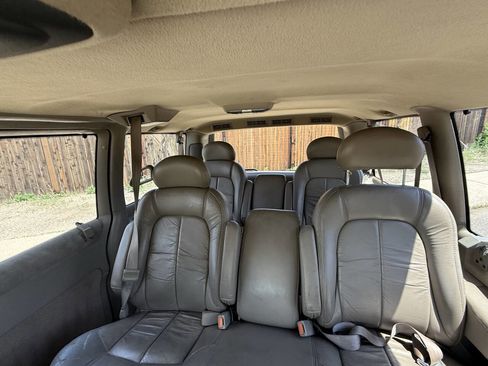 Used 2000 GMC Safari AWD w/ SLT Marketing Option Pkg 3 image 17