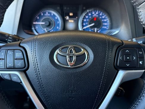 Used 2015 Toyota Sienna XLE w/ XLE Navigation Package image 25