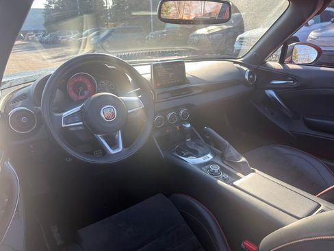 Used 2018 FIAT 124 Spider Abarth w/ Convenience Group image 14