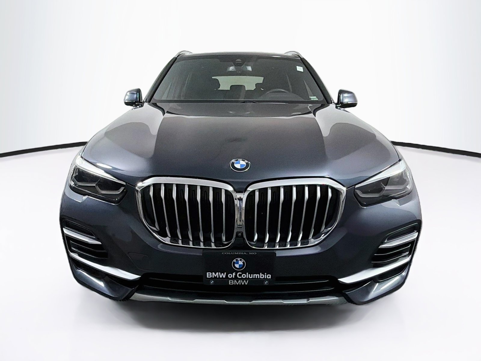 Used 2022 BMW X5 xDrive40i w/ Parking Assistance Package AWD/4WD image 2