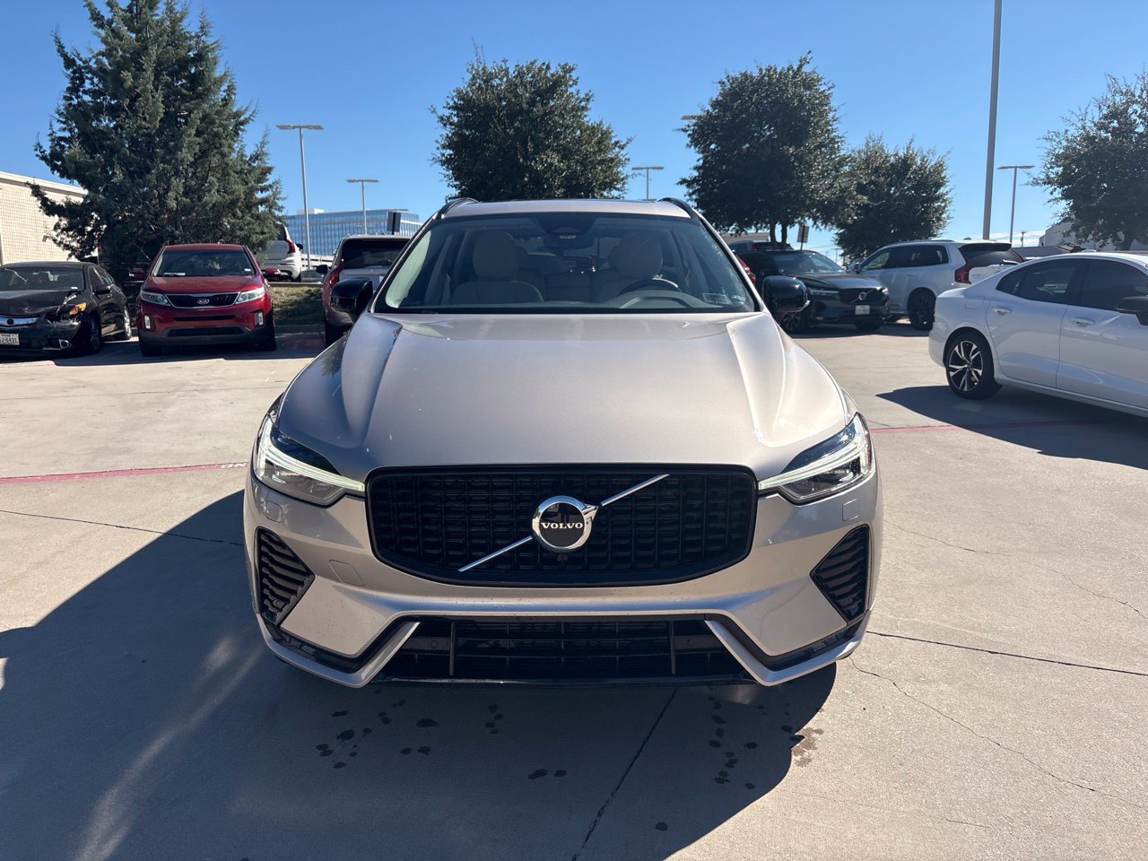 Used 2025 Volvo XC60 B5 Core w/ Protection Package Premier AWD/4WD image 2