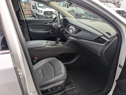 Used 2019 Buick Enclave Essence image 32
