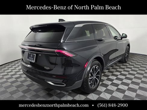 Used 2024 Lincoln Nautilus Premier image 6