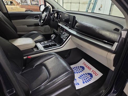 Used 2022 Kia Carnival LX image 39