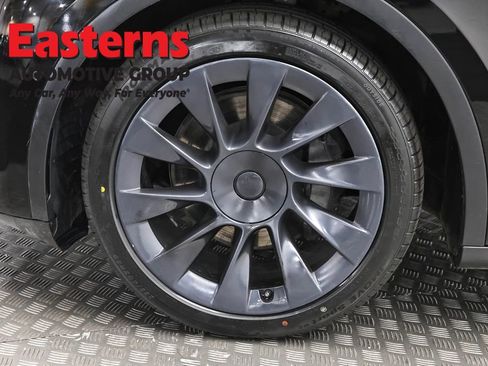 Used 2022 Tesla Model Y Long Range AWD/4WD image 26