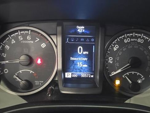 Used 2017 Toyota Tacoma TRD Sport image 16