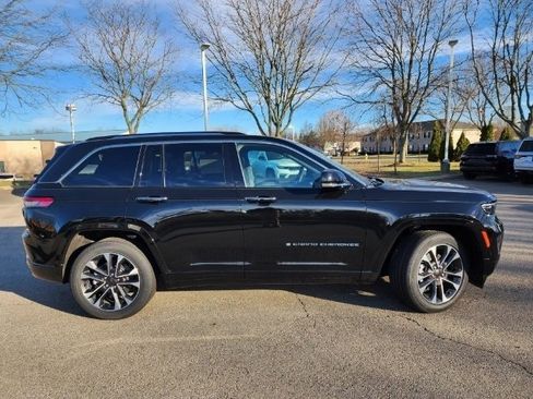 Used 2023 Jeep Grand Cherokee Overland w/ Luxury Tech Group IV image 24