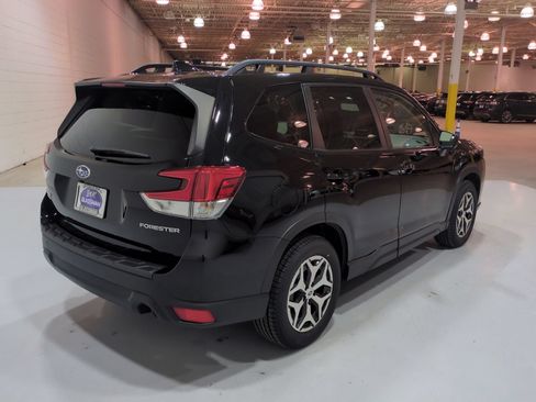 Certified 2023 Subaru Forester Premium AWD/4WD image 3