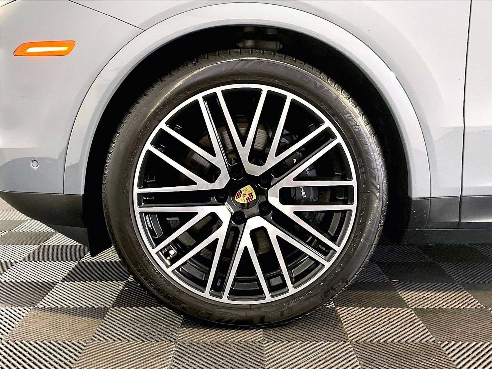 Certified 2024 Porsche Cayenne w/ Premium Package Plus (PFM) AWD/4WD image 11