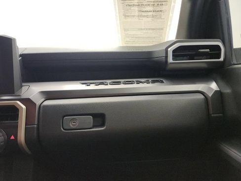 Certified 2026 Toyota Tacoma SR5 AWD/4WD image 64
