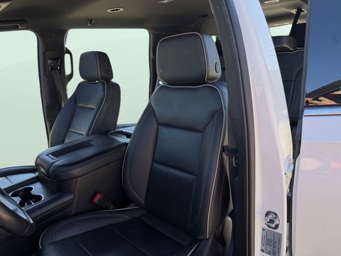 Used 2022 GMC Yukon XL SLT w/ SLT Luxury Package image 10