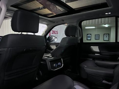 Used 2025 Ford Expedition Active AWD/4WD image 10