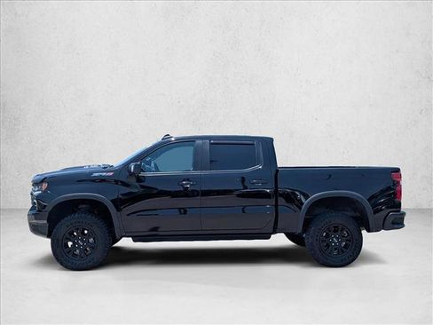 Used 2023 Chevrolet Silverado 1500 ZR2 w/ Technology Package AWD/4WD image 9