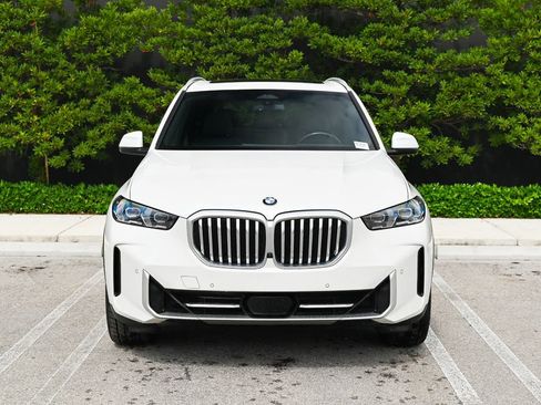 Used 2024 BMW X5 sDrive40i w/ Premium Package RWD image 2