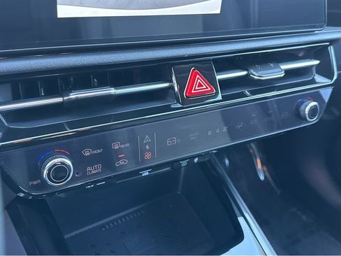 Certified 2025 Kia Niro EX image 24