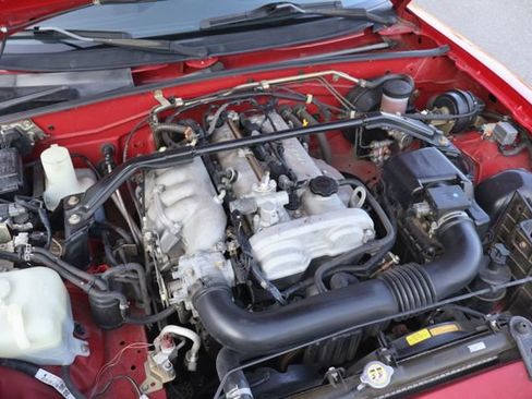 Used 2005 MAZDA MX-5 Miata w/ Convenience Pkg RWD image 11