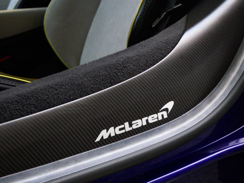 Used 2023 McLaren Artura RWD image 23