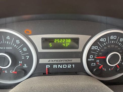 Used 2006 Ford Expedition XLT image 18