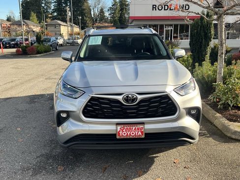 Certified 2024 Toyota Highlander XLE image 5