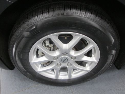Used 2023 Chrysler Pacifica Touring-L FWD image 14