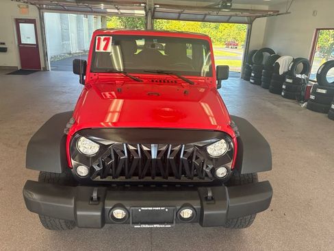 Used 2017 Jeep Wrangler Unlimited Rubicon w/ Cold Weather Group AWD/4WD image 3