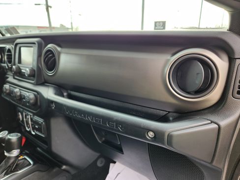 Used 2018 Jeep Wrangler Unlimited Sport S image 17