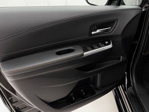 Used 2025 Toyota Sienna XLE Woodland Edition image 27