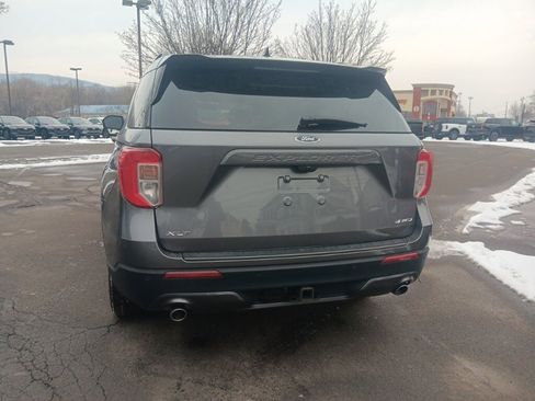 Used 2022 Ford Explorer XLT w/ Equipment Group 202A image 10