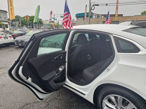 Used 2022 Chevrolet Malibu LT FWD image 10