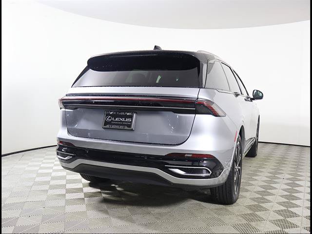 Used 2024 Lincoln Nautilus Reserve AWD/4WD image 5