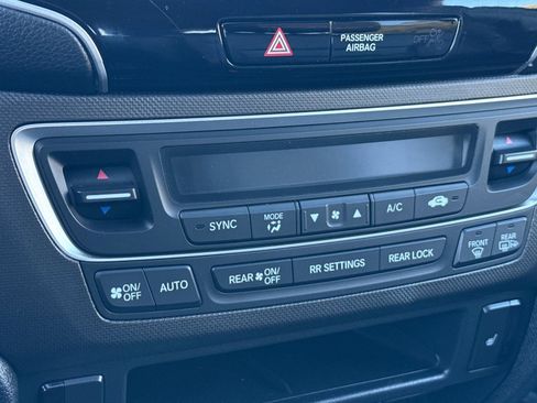 Used 2022 Honda Pilot TrailSport image 17