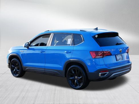 Certified 2022 Volkswagen Taos SE image 5