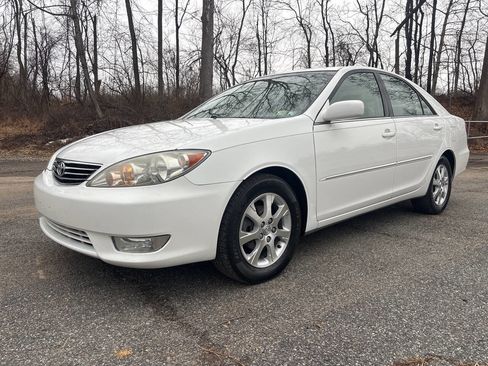 Used 2005 Toyota Camry XLE image 4
