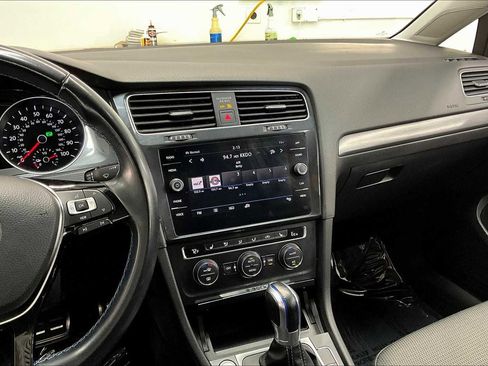 Used 2019 Volkswagen e-Golf SE w/ Driver Assistance Package image 9