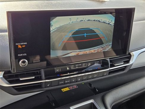 Used 2025 Toyota Sienna XLE image 25