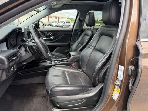 Used 2022 Lincoln Corsair AWD w/ Premium Package image 11