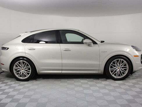 Used 2025 Porsche Cayenne E-Hybrid Coupe image 8